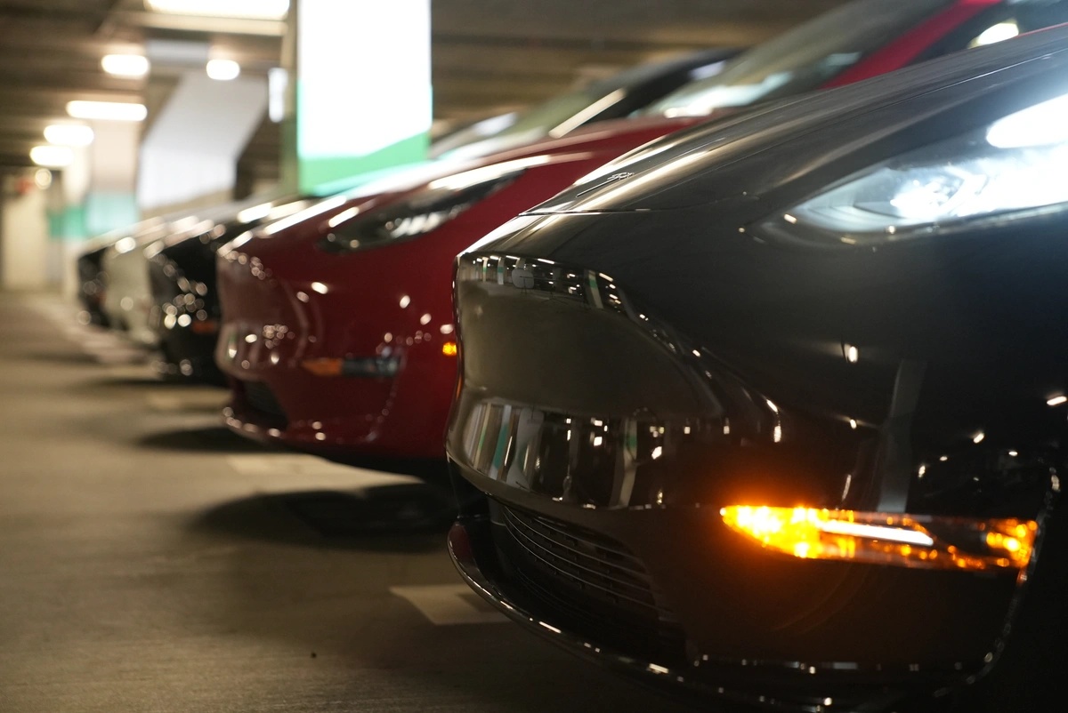 line up of tesla model 3s